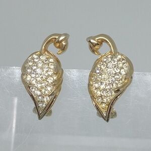 * vintage Coro rhinestone leaf design gold tone clip on earrings